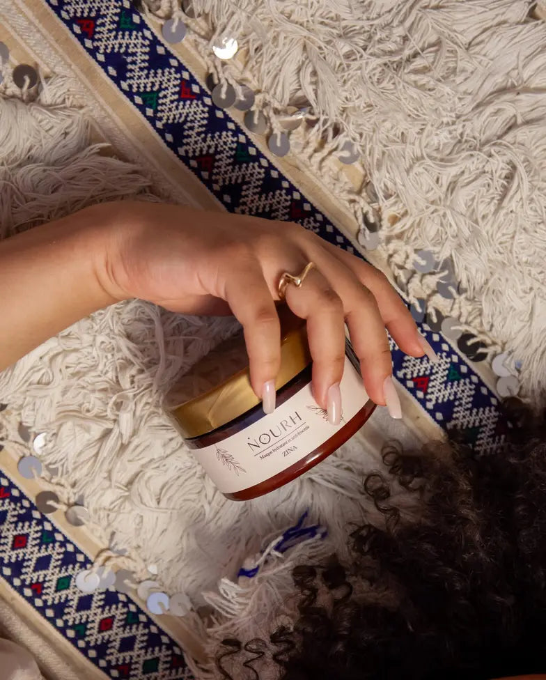 Masque capillaire : le soin réparateur indispensable pour des cheveux forts et lumineux